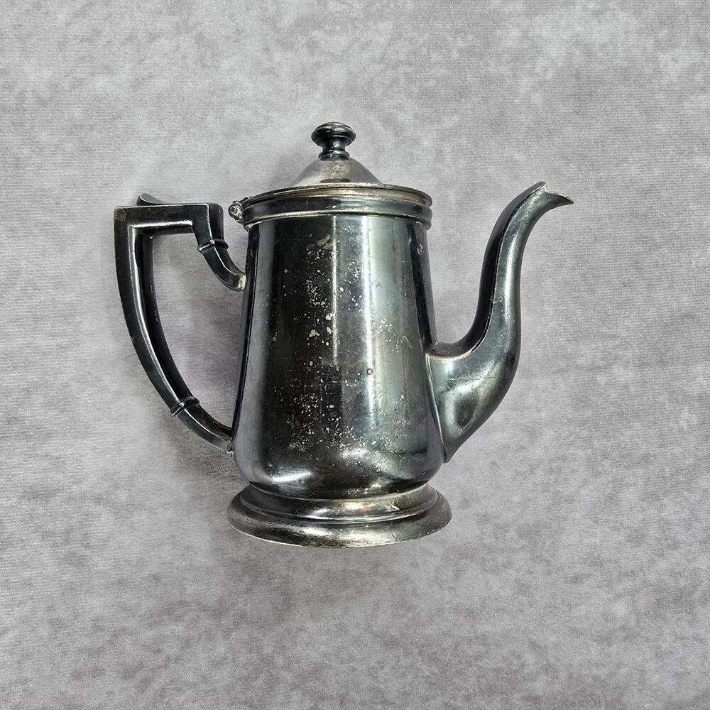 International Silver Co. Silver Soldered D H Holmes Co Ltd 8oz 1637853‎ Tea Pot